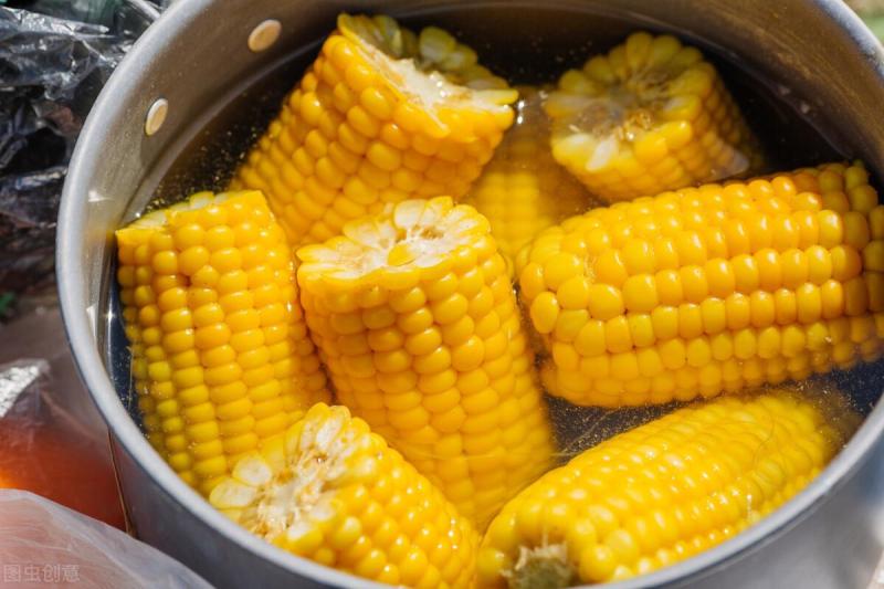 玉米煮多少分钟就可以吃了，煮玉米是冷水下锅还是热水下锅